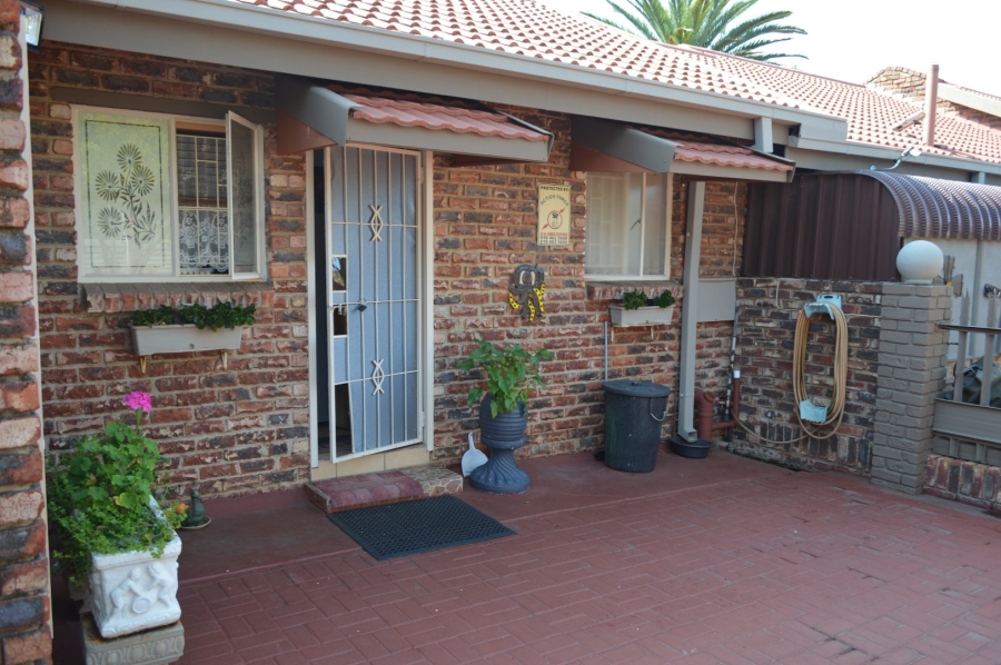 6 Bedroom Property for Sale in Doringkruin North West